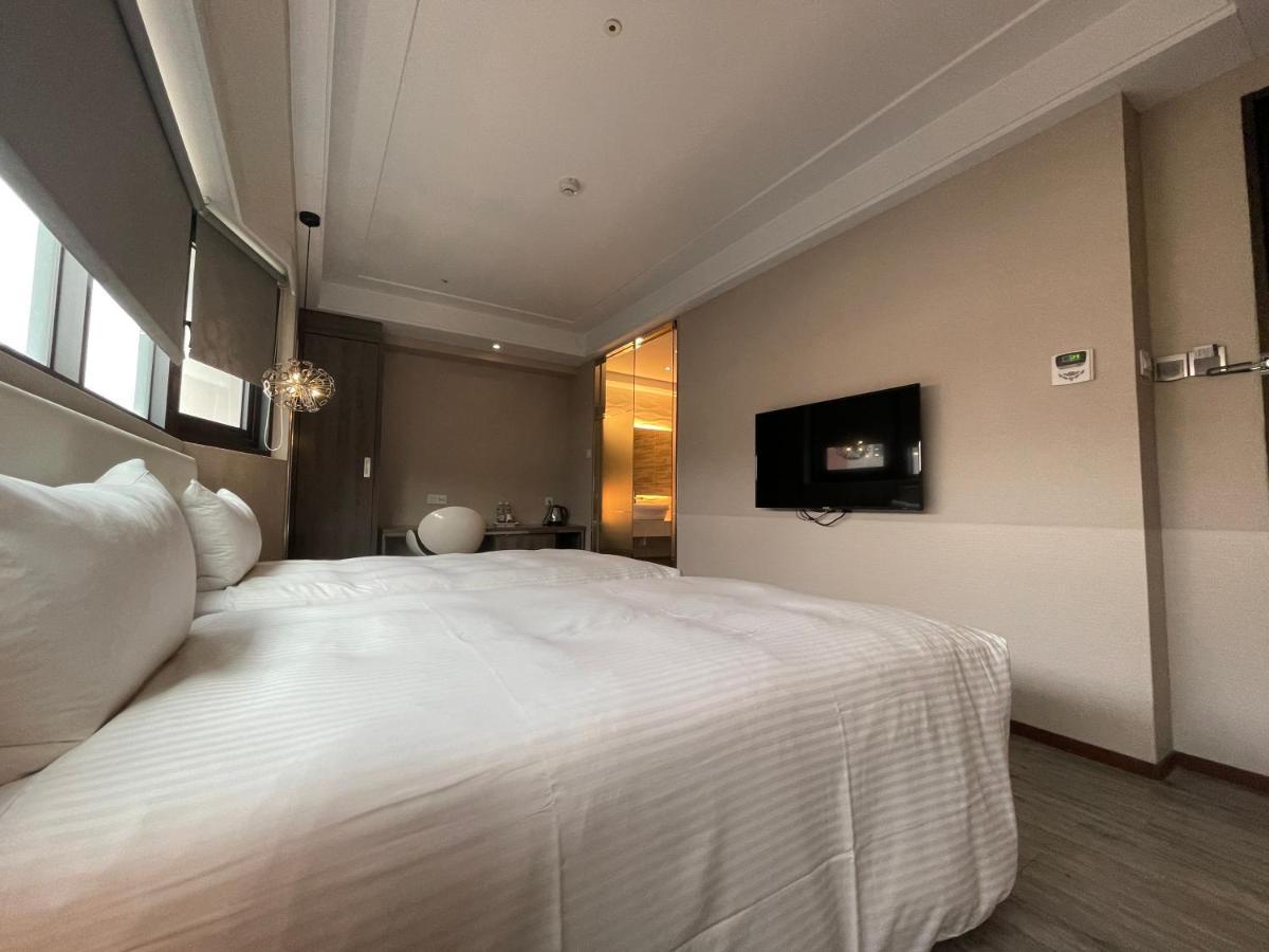 גאושיונג Royal Fine Hotel מראה חיצוני תמונה