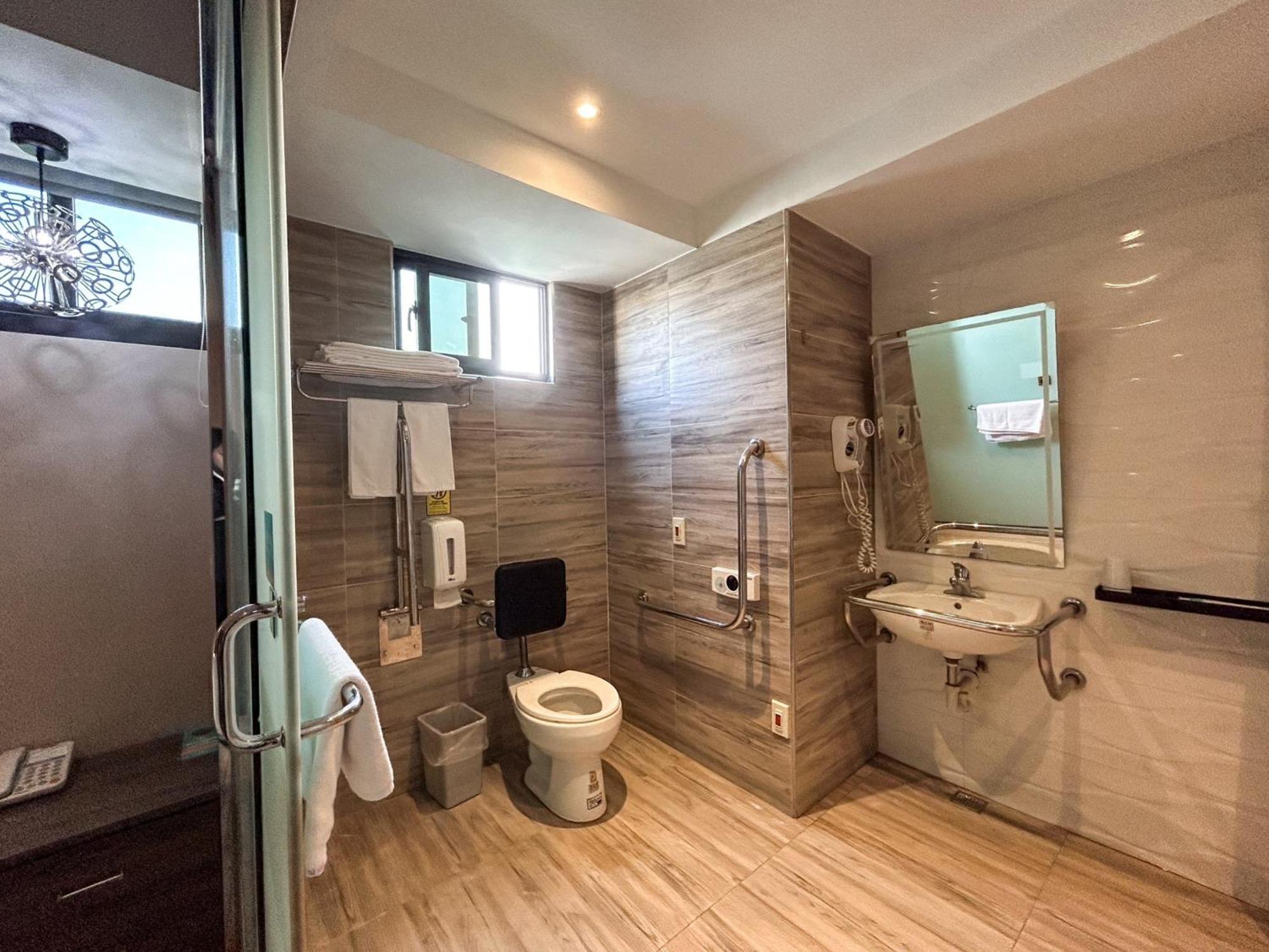 גאושיונג Royal Fine Hotel מראה חיצוני תמונה