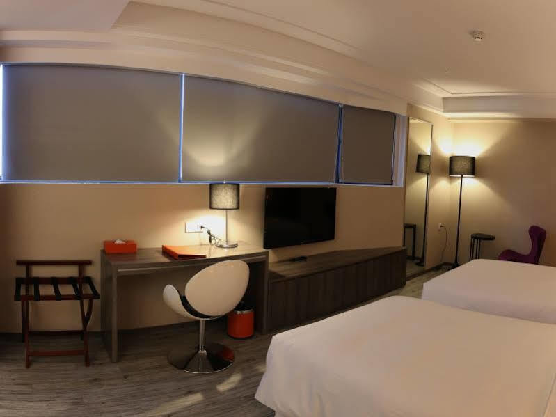 גאושיונג Royal Fine Hotel מראה חיצוני תמונה